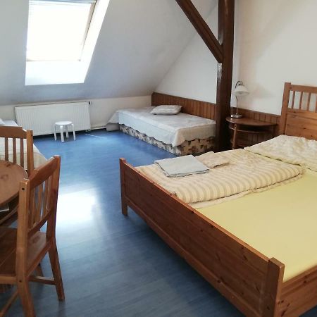 Pension U Kostela Cesky Brod Extérieur photo