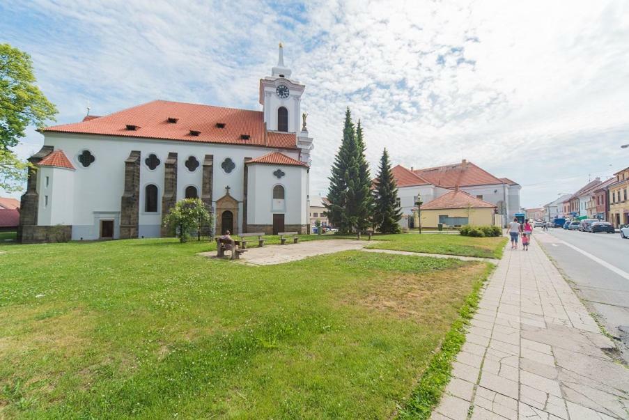 Pension U Kostela Cesky Brod Extérieur photo