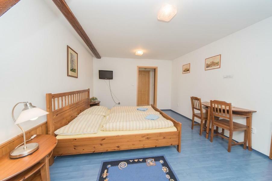 Pension U Kostela Cesky Brod Extérieur photo