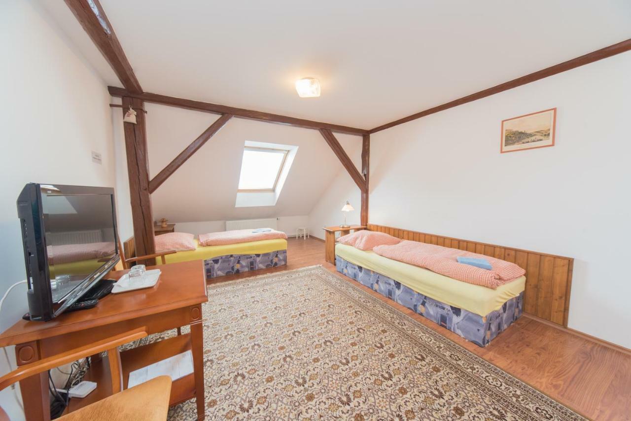 Pension U Kostela Cesky Brod Extérieur photo