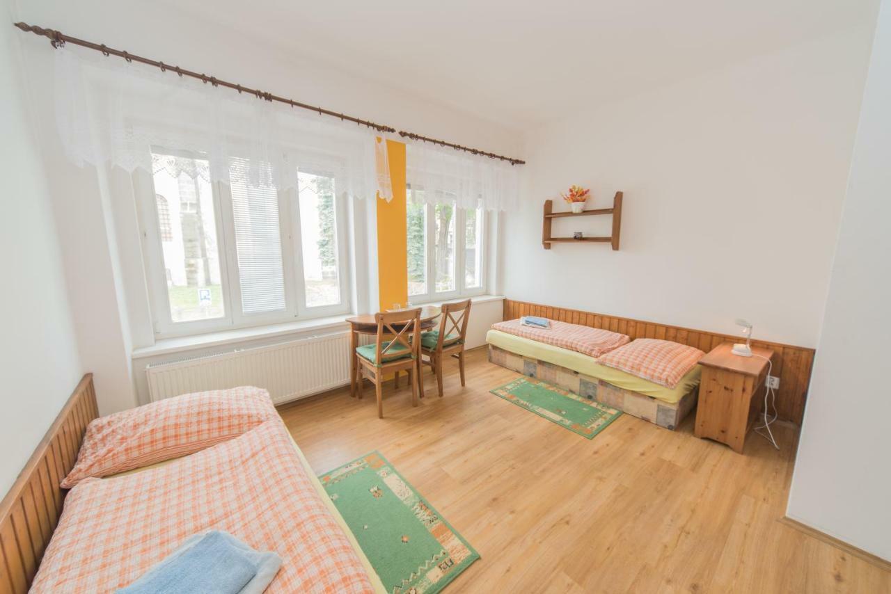 Pension U Kostela Cesky Brod Extérieur photo