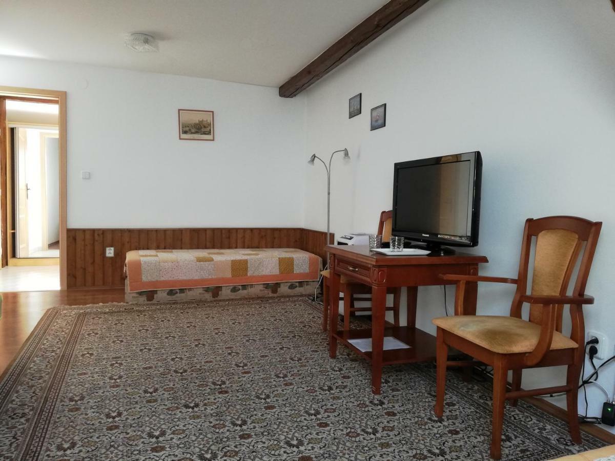 Pension U Kostela Cesky Brod Extérieur photo