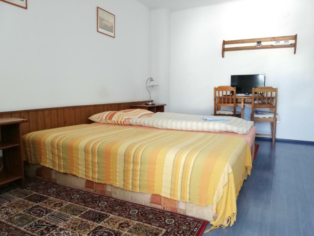 Pension U Kostela Cesky Brod Extérieur photo