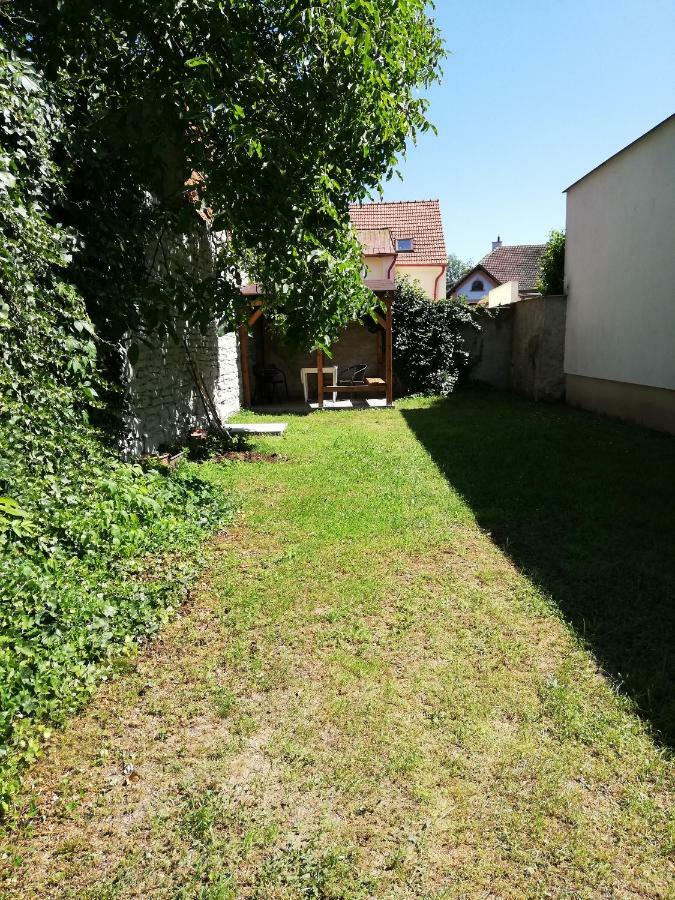 Pension U Kostela Cesky Brod Extérieur photo